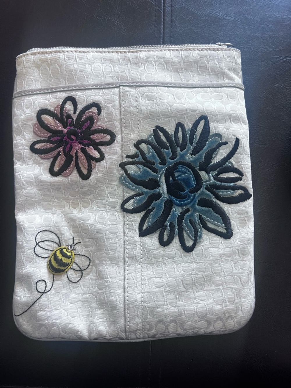 Coach mini c- RARE Floral Bee Embroidered Crossbody Bag - Picture 9 of 12
